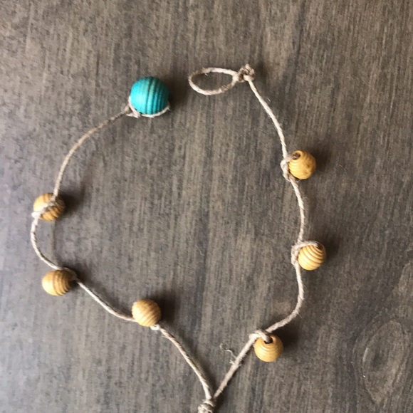 Handmade hemp string and shell pendant choker - Picture 5 of 7